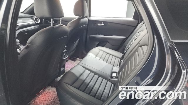 Kia K3 (II) 1.6 Turbo GT 5Door Signature 2022 — фото 11