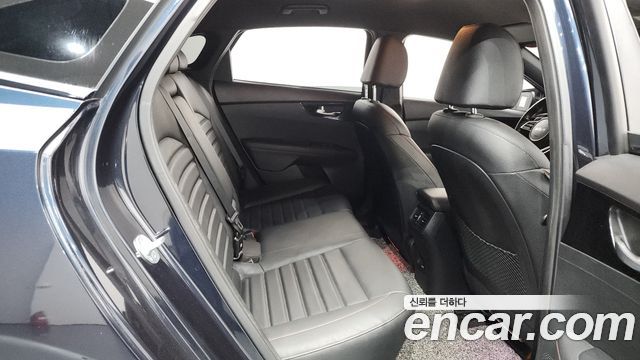 Kia K3 (II) 1.6 Turbo GT 5Door Signature 2022 — фото 19