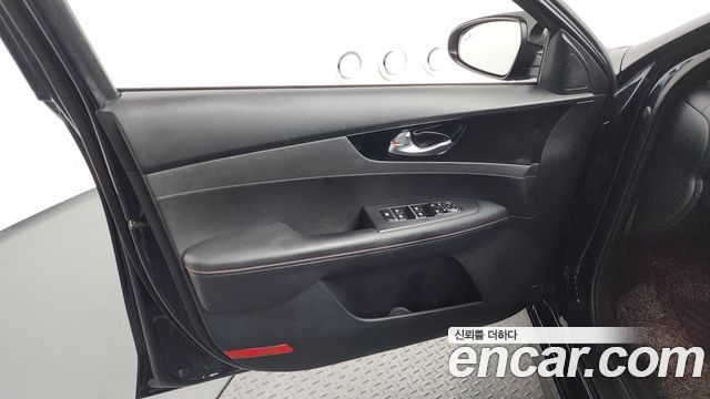 Kia K3 (II) 1.6 Turbo GT 5Door Signature 2022 — фото 24