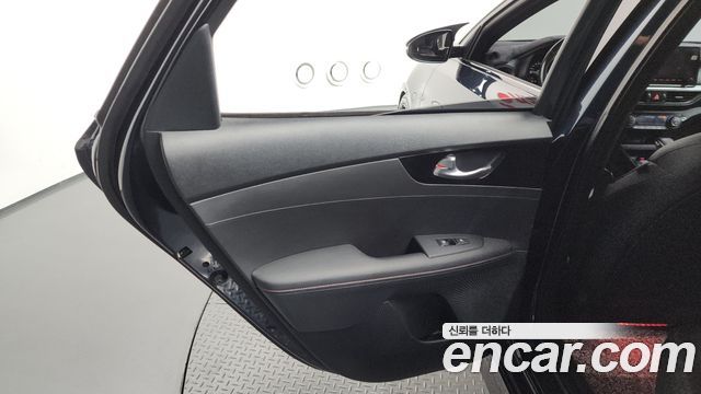 Kia K3 (II) 1.6 Turbo GT 5Door Signature 2022 — фото 25