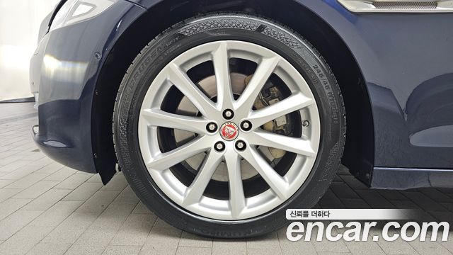 Jaguar XJ 3.0D Premium Luxury LWB X351 2016 — фото 5