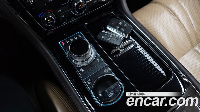Jaguar XJ 3.0D Premium Luxury LWB X351 2016 — фото 9
