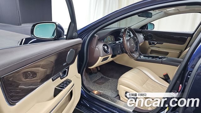 Jaguar XJ 3.0D Premium Luxury LWB X351 2016 — фото 10