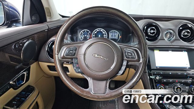 Jaguar XJ 3.0D Premium Luxury LWB X351 2016 — фото 13