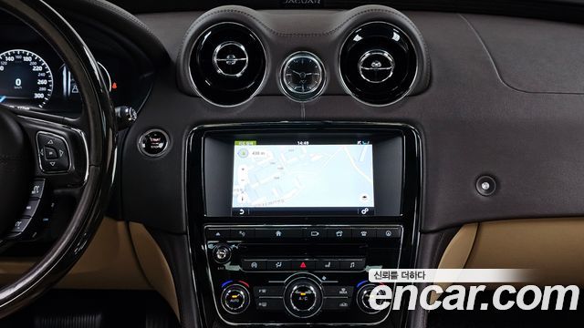 Jaguar XJ 3.0D Premium Luxury LWB X351 2016 — фото 14