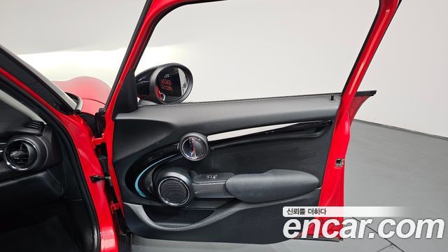 MINI Cooper S 5Door HIGH 3rd 2021 — фото 24