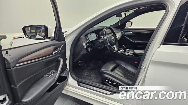 BMW 5 Series (G30) 520d xDrive M Sport Package Plus 2017 — фото 10