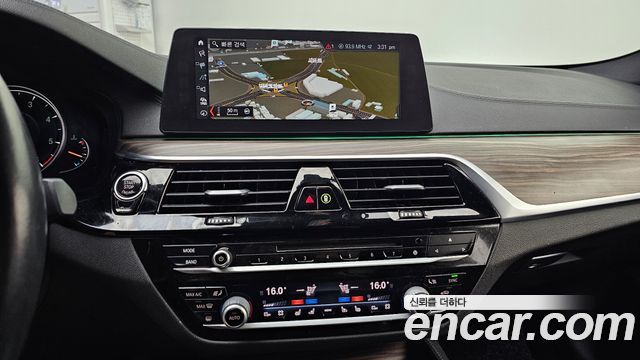 BMW 5 Series (G30) 520d xDrive M Sport Package Plus 2017 — фото 14
