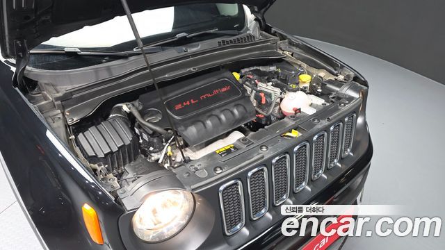 Jeep Renegade 2.4 Longitude 2017 — фото 6