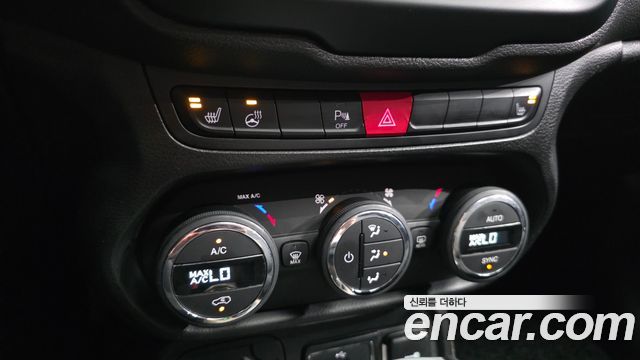 Jeep Renegade 2.4 Longitude 2017 — фото 20
