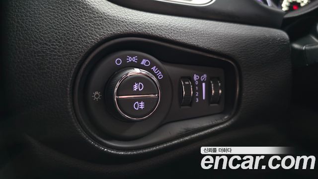 Jeep Renegade 2.4 Longitude 2017 — фото 21