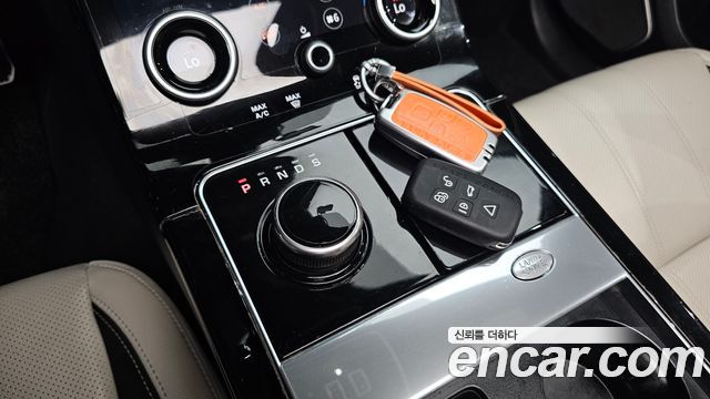 Land Rover Range Rover Velar 3.0 D300 R-Dynamic SE 2018 — фото 9