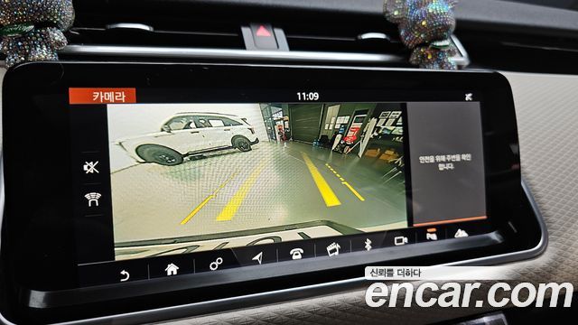 Land Rover Range Rover Velar 3.0 D300 R-Dynamic SE 2018 — фото 19