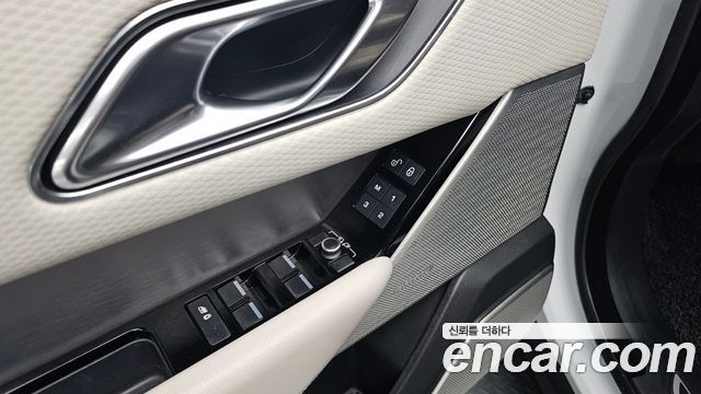 Land Rover Range Rover Velar 3.0 D300 R-Dynamic SE 2018 — фото 21