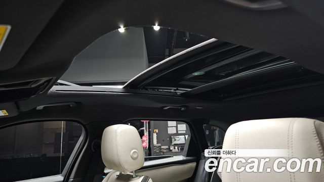 Land Rover Range Rover Velar 3.0 D300 R-Dynamic SE 2018 — фото 23