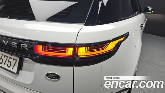 Land Rover Range Rover Velar 3.0 D300 R-Dynamic SE 2018 — фото 29