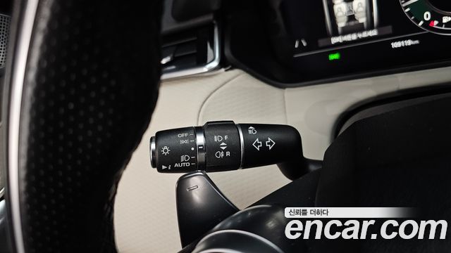 Land Rover Range Rover Velar 3.0 D300 R-Dynamic SE 2018 — фото 33