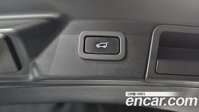 Land Rover Range Rover Velar 3.0 D300 R-Dynamic SE 2018 — фото 35