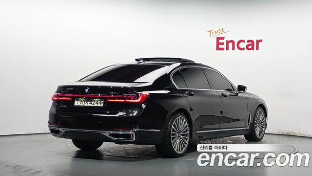 BMW 7 Series (G11) 740Li xDrive Design Pure Excellence 2020 — фото 2