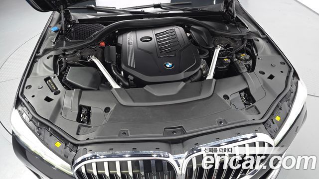 BMW 7 Series (G11) 740Li xDrive Design Pure Excellence 2020 — фото 6