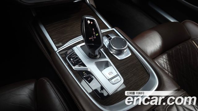 BMW 7 Series (G11) 740Li xDrive Design Pure Excellence 2020 — фото 9