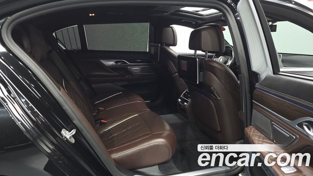 BMW 7 Series (G11) 740Li xDrive Design Pure Excellence 2020 — фото 11