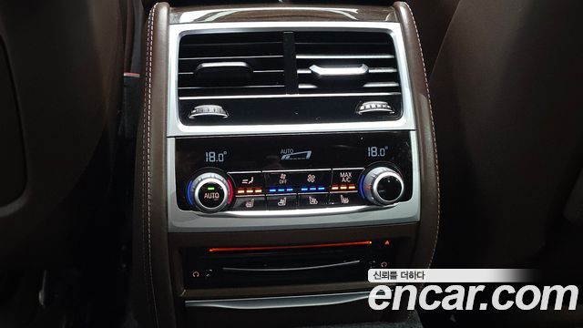 BMW 7 Series (G11) 740Li xDrive Design Pure Excellence 2020 — фото 18