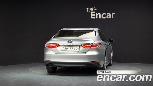 Toyota Camry (XV70) 2.5 XLE Hybrid 2018 — фото 4