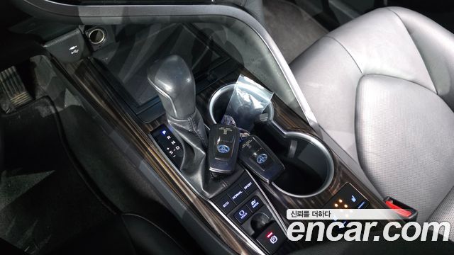 Toyota Camry (XV70) 2.5 XLE Hybrid 2018 — фото 9