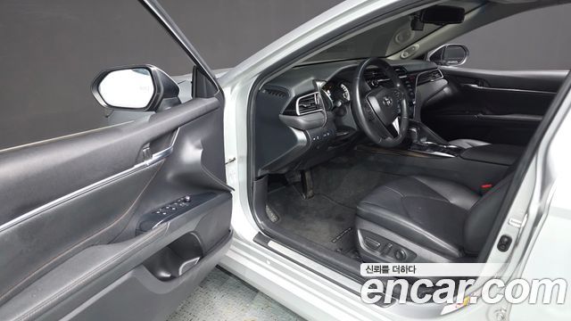 Toyota Camry (XV70) 2.5 XLE Hybrid 2018 — фото 11