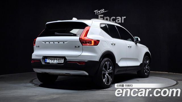 Volvo XC40 B4 Inscription 2022 — фото 2