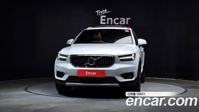 Volvo XC40 B4 Inscription 2022 — фото 3