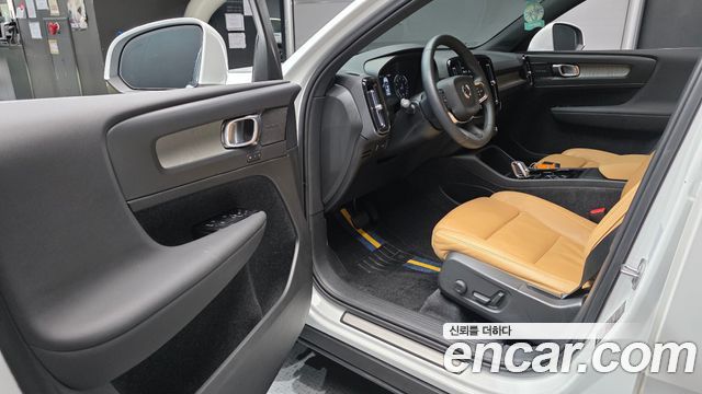 Volvo XC40 B4 Inscription 2022 — фото 10