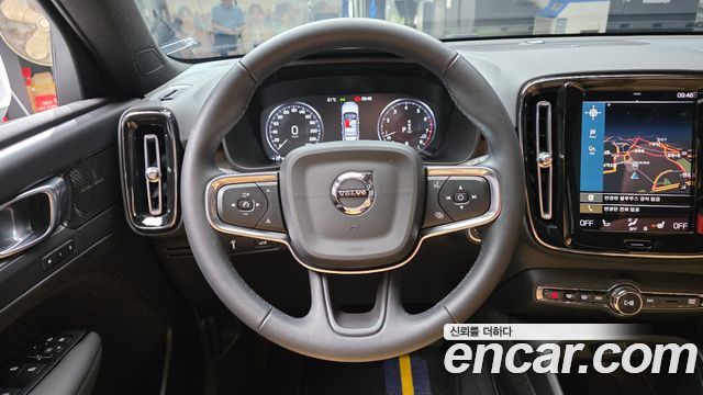 Volvo XC40 B4 Inscription 2022 — фото 13