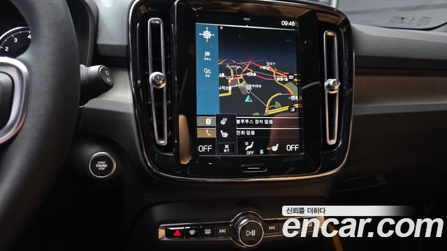 Volvo XC40 B4 Inscription 2022 — фото 14
