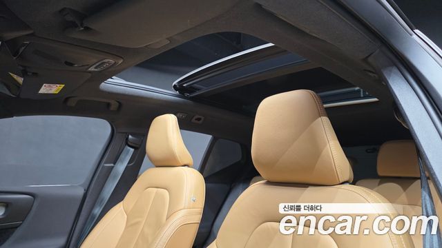 Volvo XC40 B4 Inscription 2022 — фото 17