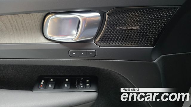 Volvo XC40 B4 Inscription 2022 — фото 19