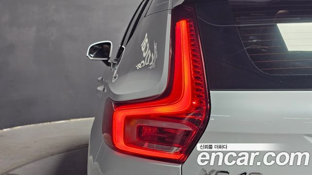 Volvo XC40 B4 Inscription 2022 — фото 23