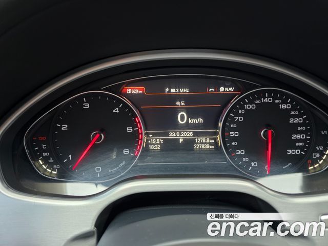 Audi A8 4.2 TDI Quattro LWB D4 2013 — фото 9