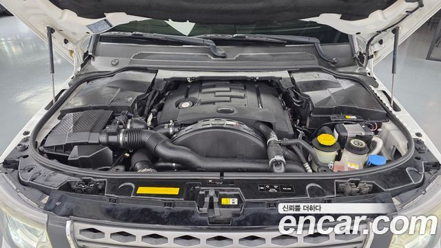 Land Rover Discovery 4 3.0 SDV6 SE 2016 — фото 6