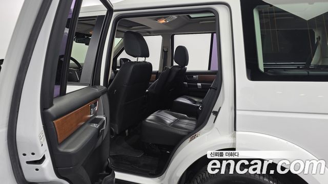 Land Rover Discovery 4 3.0 SDV6 SE 2016 — фото 11