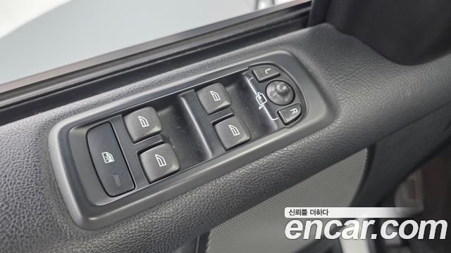 Land Rover Discovery 4 3.0 SDV6 SE 2016 — фото 14