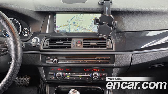 BMW 5 Series (F10) 520d xDrive 2015 — фото 14