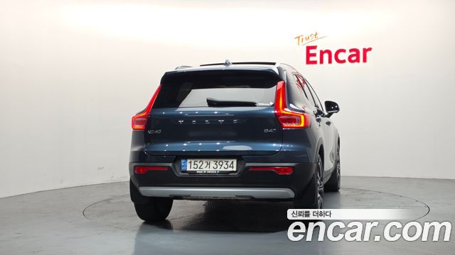 Volvo XC40 B4 Inscription 2021 — фото 4