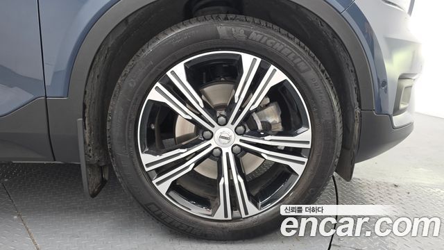 Volvo XC40 B4 Inscription 2021 — фото 17