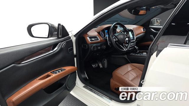 Maserati Ghibli 3.0 Diesel GranSport 3rd 2018 — фото 10