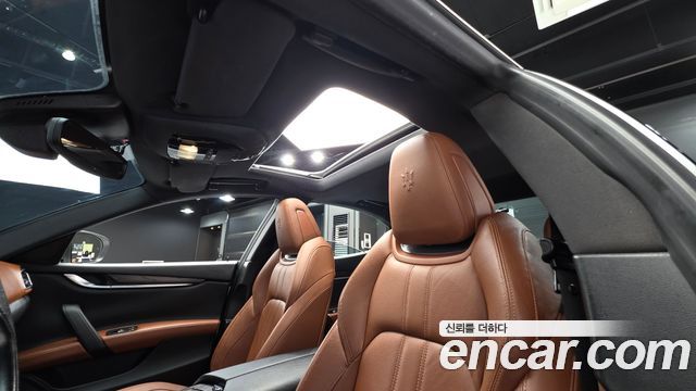 Maserati Ghibli 3.0 Diesel GranSport 3rd 2018 — фото 21