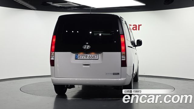 Hyundai Staria Cargo 5-Seater Smart 2025 — фото 4