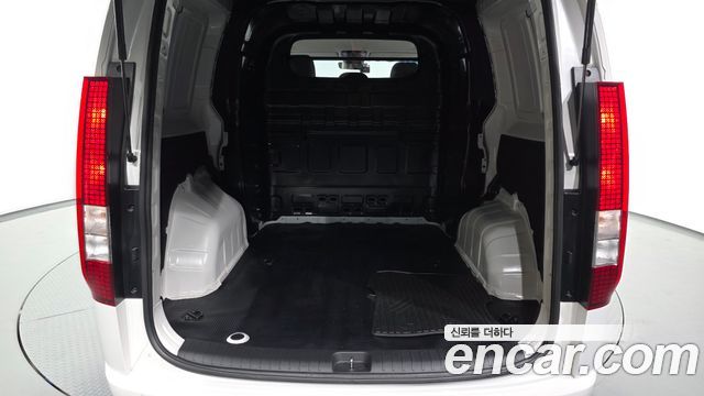 Hyundai Staria Cargo 5-Seater Smart 2025 — фото 20