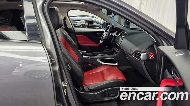 Jaguar F-PACE 20d R-Sport 2017 — фото 11